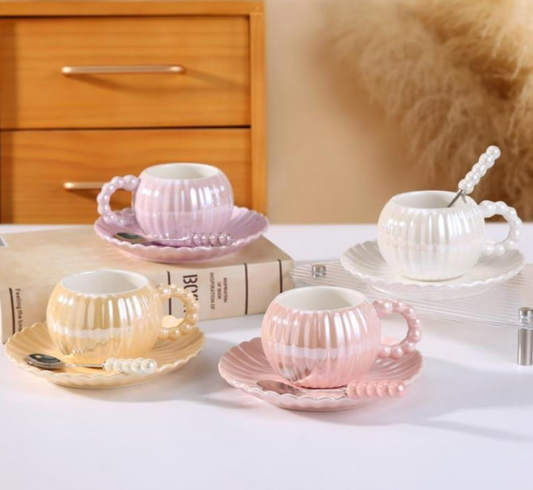 Mug de ceramica con plato y cuchara
